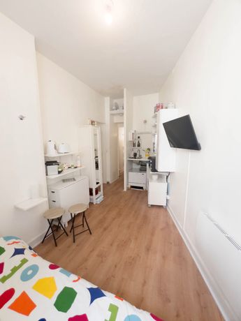 Studio 1 pièce 14 m² 