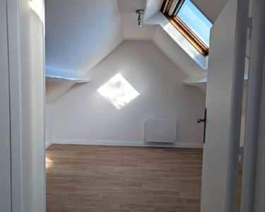 Maison rénovée de 4 pièces - 2 chambres (possibilité de 3) - située dans une sente dans les hau