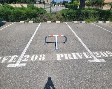 Place parking extérieure