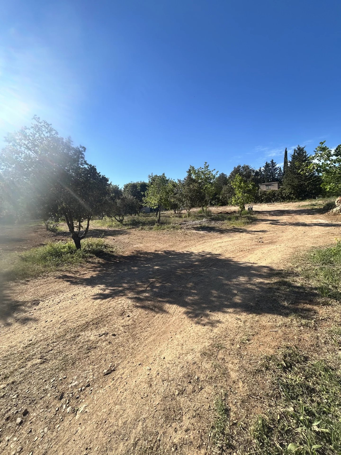 Terrain constructible de 1092m2 à Saint-Antonin-du-Var 