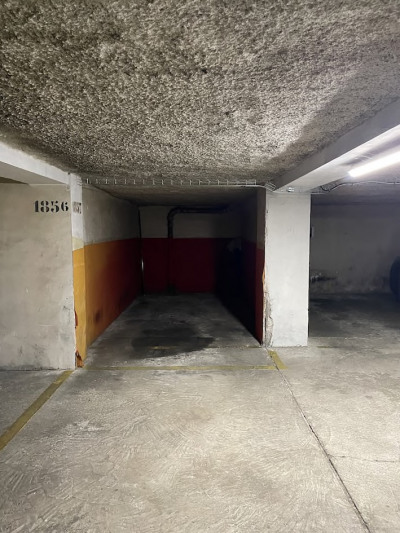 Parking - Garage Location Paris 7e Arrondissement  12m² 180€