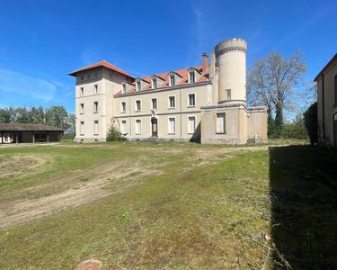 Chateau 20 pièces 1000 m² 