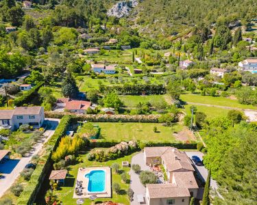 Propriété provençale avec terrain et piscine - Roquevaire / Lascours