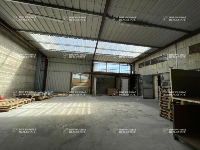 Local commercial 698 m²