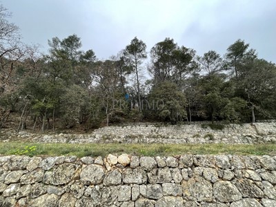 TERRAIN A BATIR DE 1110m2 avec murets de restanques en pierres