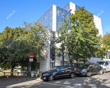 Bureaux 1 102 m²