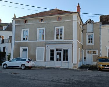 Maison avec RDC commercial et appartement