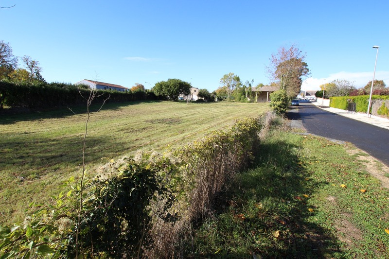 Dpt Charente Maritime (17), à vendre TONNAY BOUTONNE terrain 2