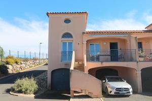 Appartement trois pièces avec superbe vue dégagée et garages