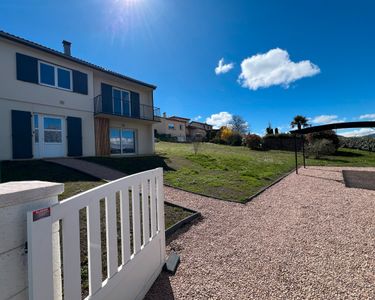 Maison entièrement rénovée, vue sur Puy de dôme