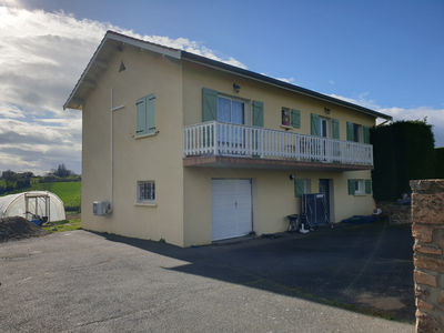 Maison hors lotissement avec grand terrain et sa piscine