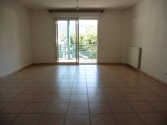 Location Appartement 52 m² à Saint Geniez d Olt 545 € CC /mois