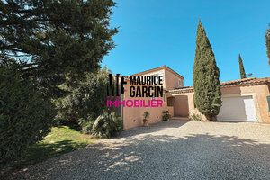 Exclusivité : Villa 6 pièces de 160 m² avec piscine, garage e