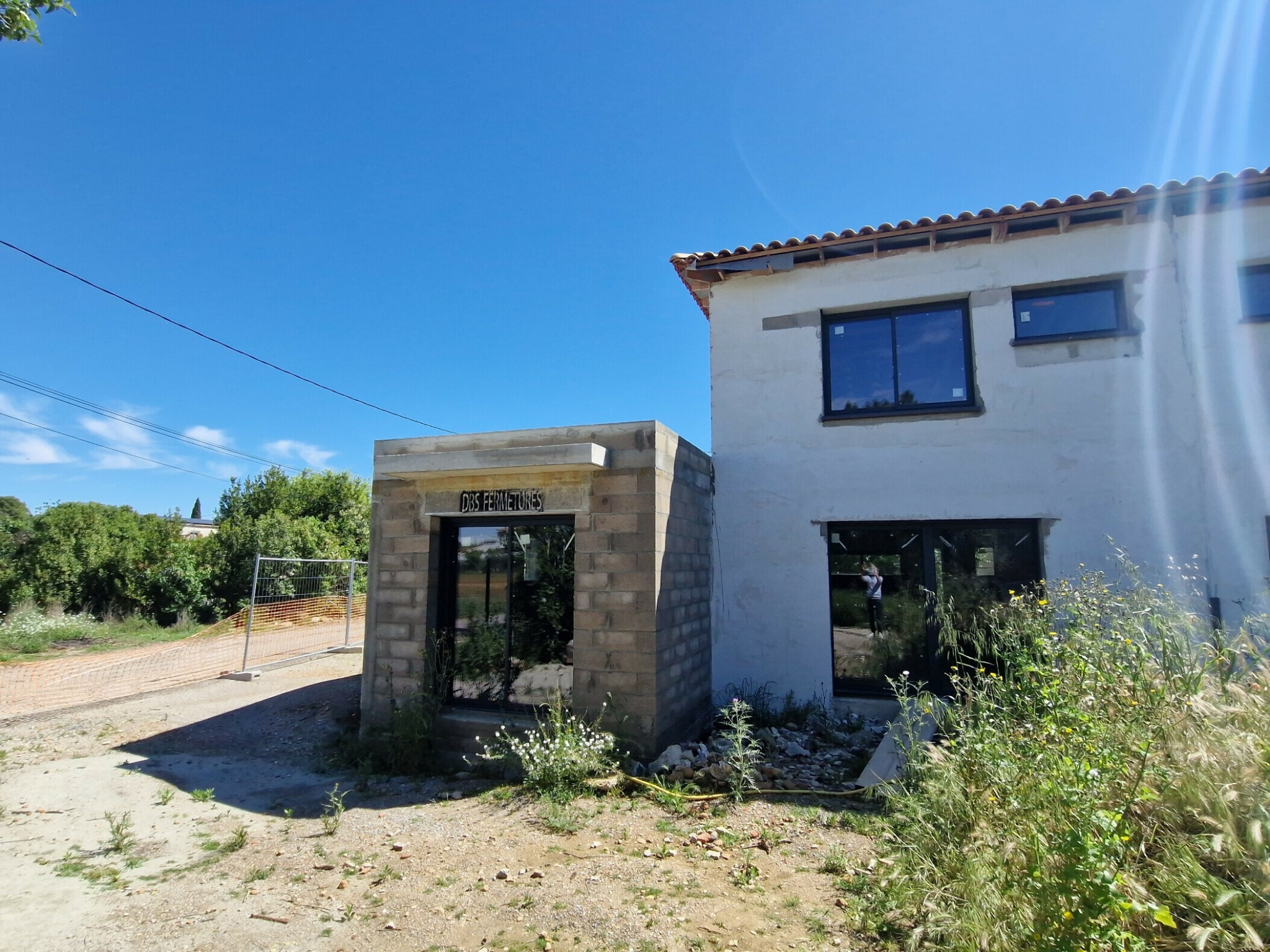 MAUGUIO : VILLA LIVRÉE HORS D'EAU / HORS D'AIR AVEC PISCINE  