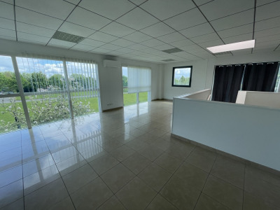 Bureaux 162 m² 