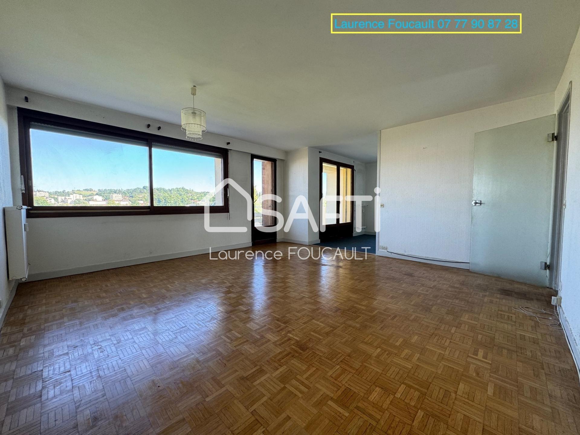 Appartement T5 de 97 m2, vue dégagée, box, une place de parking, proximité toutes commodités, 