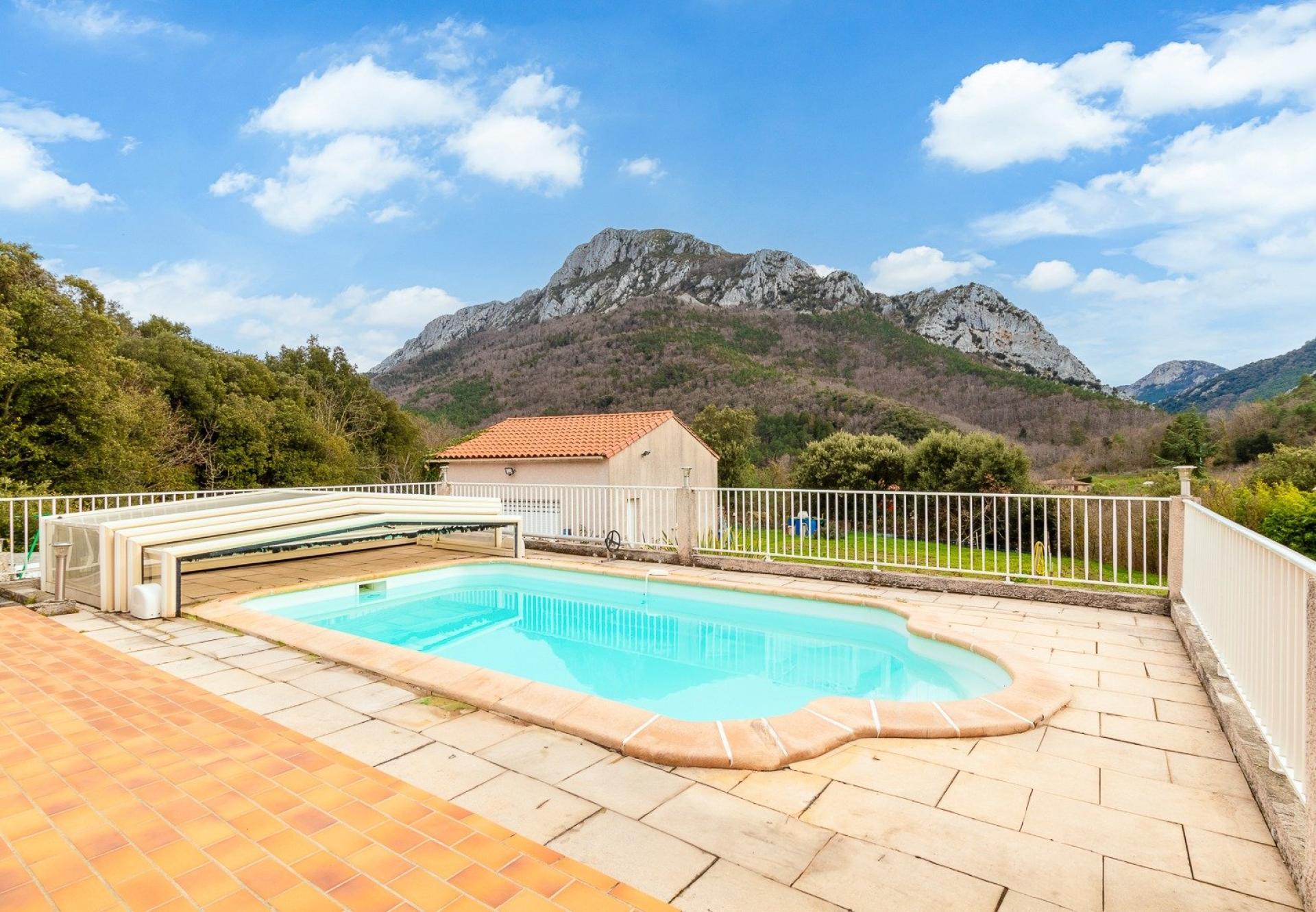 Villa plain pied avec piscine sans vis à vis en pleine nature + garage de 55m2