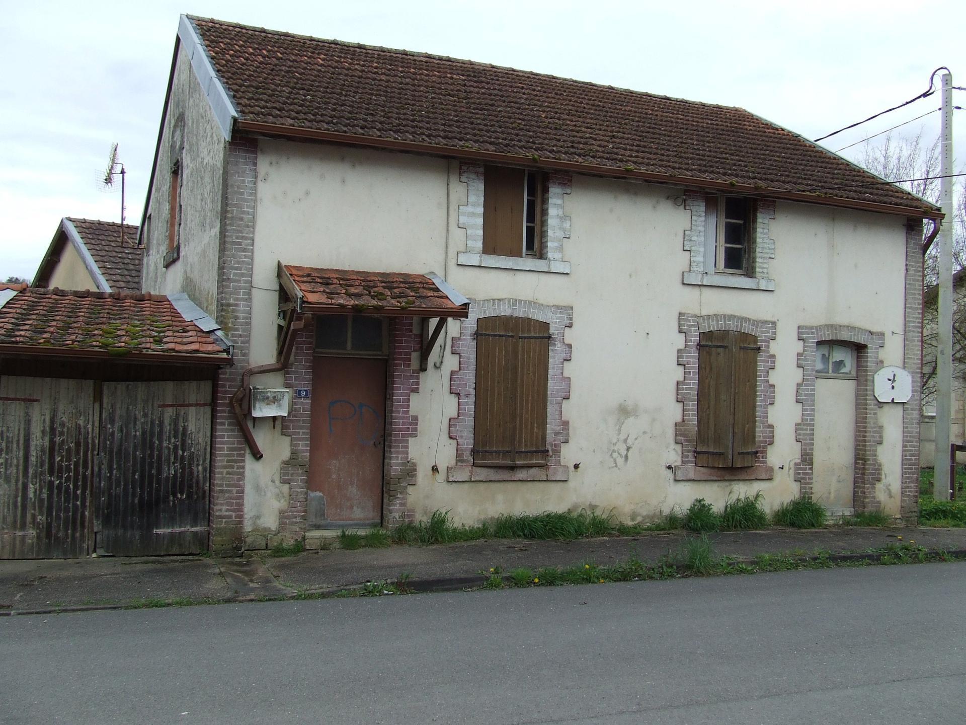 Grande maison de village à rénover entièrement !