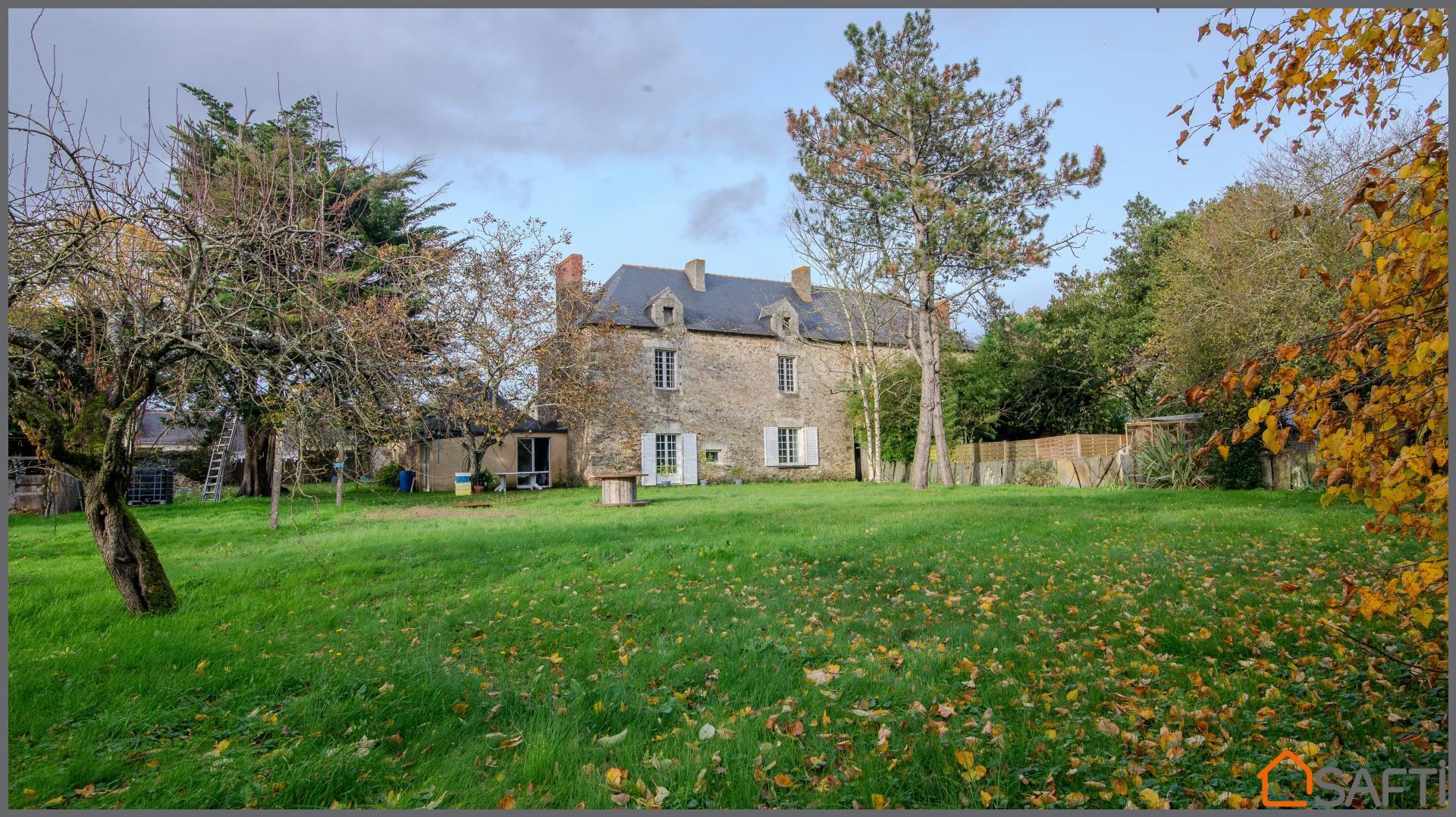 Opportunité : Charmant Manoir Historique Aux Touches, Proche de Nantes