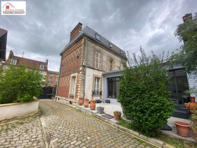 Maison 10 pièces 300 m²