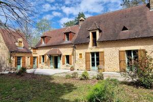 Ancienne maison en pierre restaurée de 175m² habitables sur un magnifique terrain de 4 hectares en