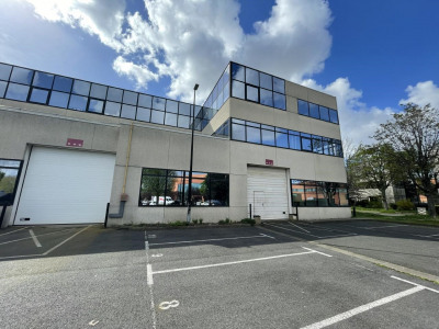 Local commercial 2 pièces 833 m²