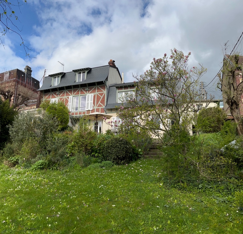 ROUEN JOUVENET Maison de Caractère 7 PP - 185 m² - Terrain de plus de 700 m²