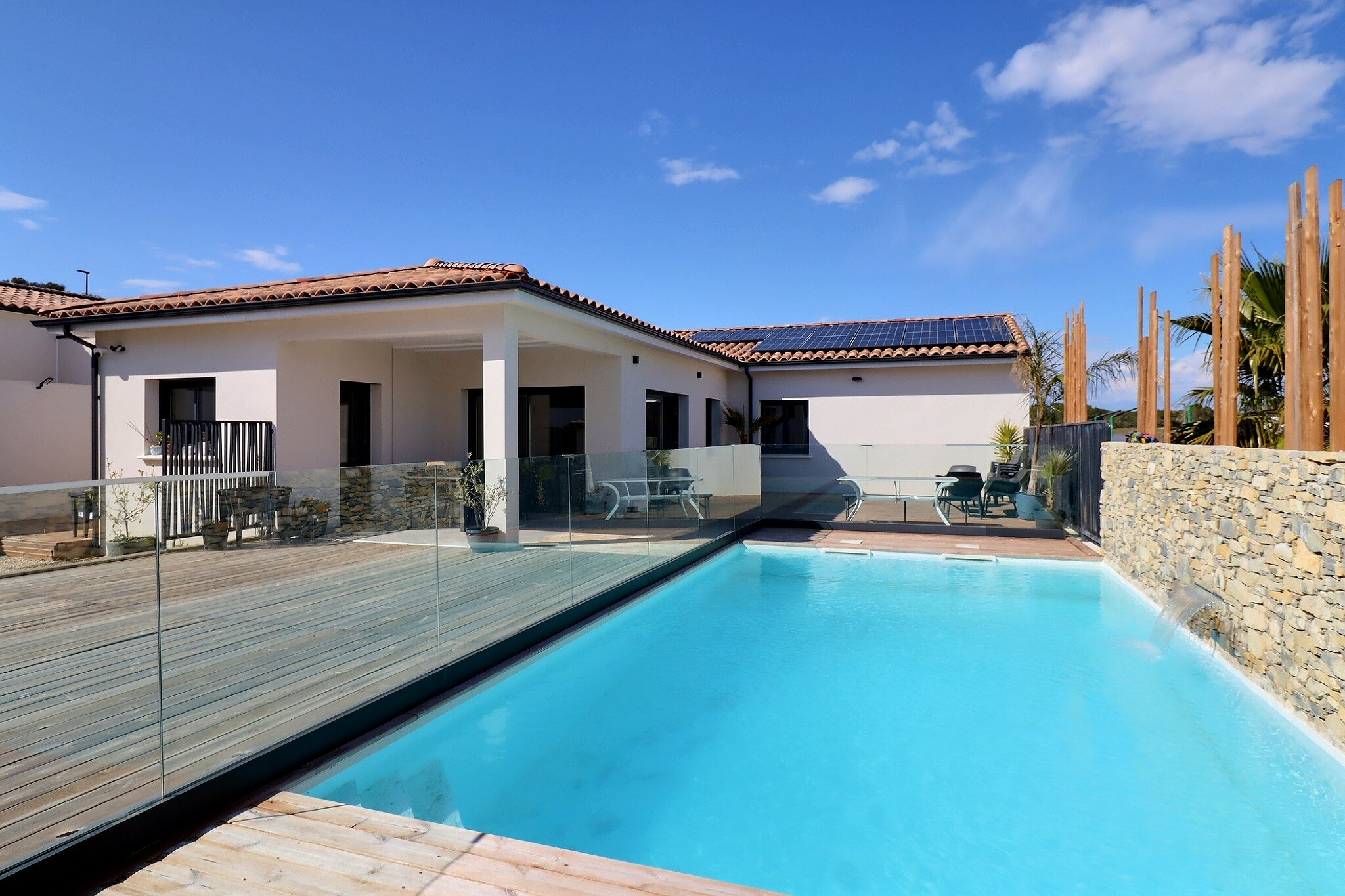 NIMES OUEST Villa T6 sur une parcelle de 602 m2 piscine gara 