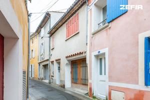 Charmante maison de village à rénover avec un garage de 80m2 et terrasse à Lambesc