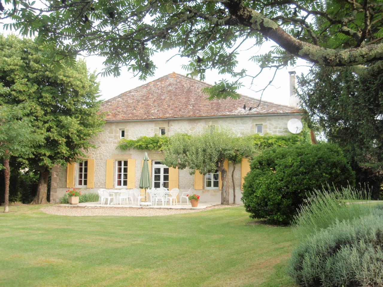 Belle propriété en pierre avec piscine, 400m2 habitable avec piscine