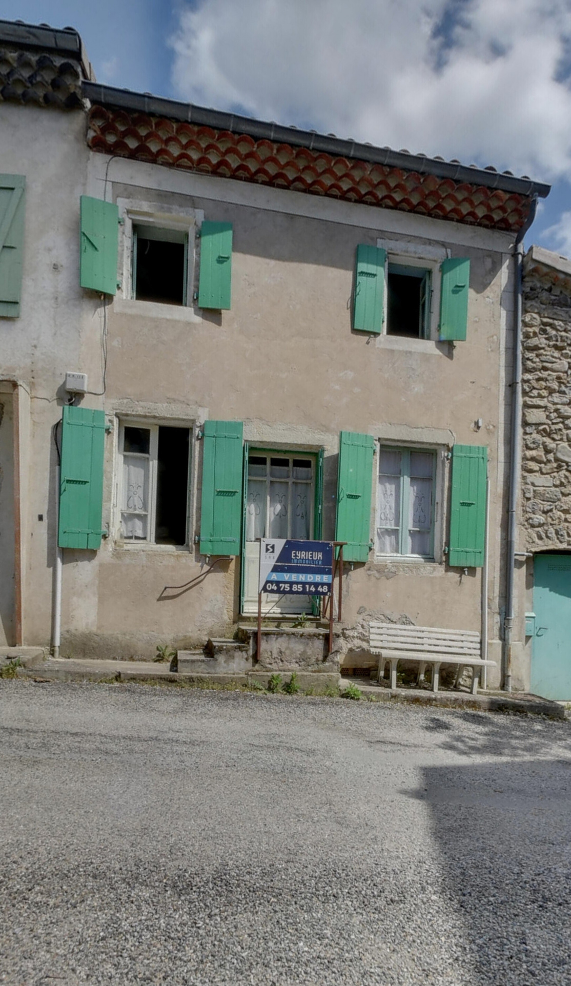 ARDECHE : Maison de village à rénover, idéal pour investisse