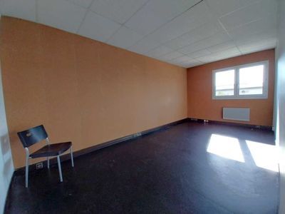 Bureaux - A LOUER - 138 m² non divisibles