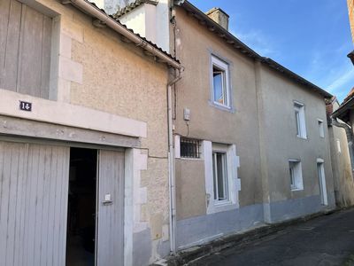 Maison de ville avec grange et jardin située au coeur de Montmor 