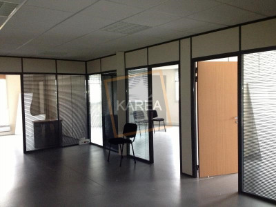 Bureau 1 pièce 127 m²