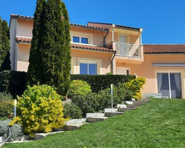 A visiter absolument, très belle maison de 183 m² avec un panorama magnifique sur la forteresse de