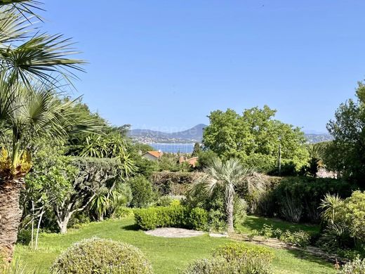 Maison Location Saint-Tropez  280m² 45500€