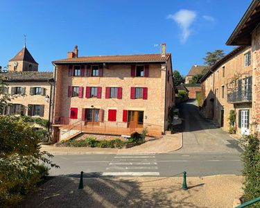 LOUE BEAU T4 Neuf dans joli village calme, proche Crèches sur Saône et Macon