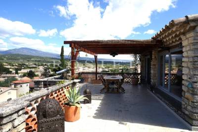 Majestueuse maison de village avec terrasse panoramique XXL