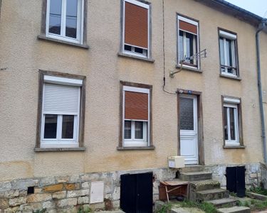 MAISON D'HABITATION à rénover / Avec Garage - Secteur SIGNY-L'ABBAYE