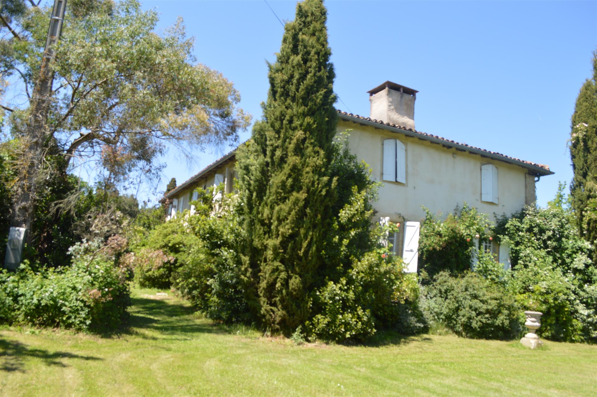 Belle maison de maître avec dépendances sur 1,3 ha 