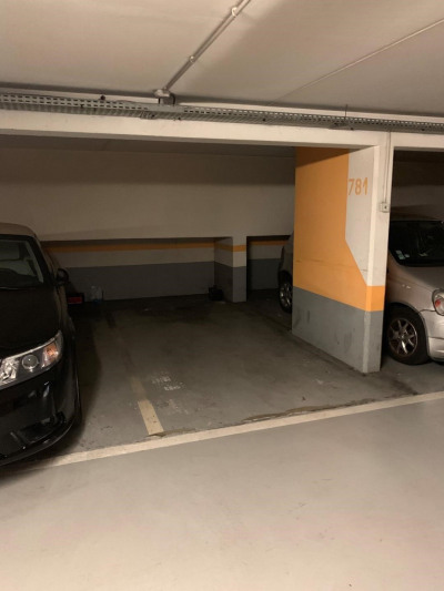 Parking - Garage Location Paris 16e Arrondissement  10m² 180€