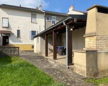 Talange: maison f5 mitoyenne d'un cote avec jardin et garages