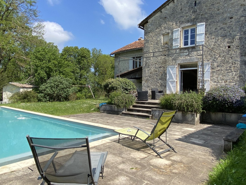 Maison 7 pièces 244 m² 