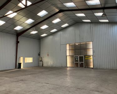 Local d'activité / stockage 750 m² 