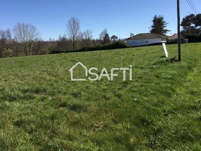 TERRAIN à batir de 1000 M2 avec CU , Bordure de Route , entrée d'un village au Nord de TARBES à 1