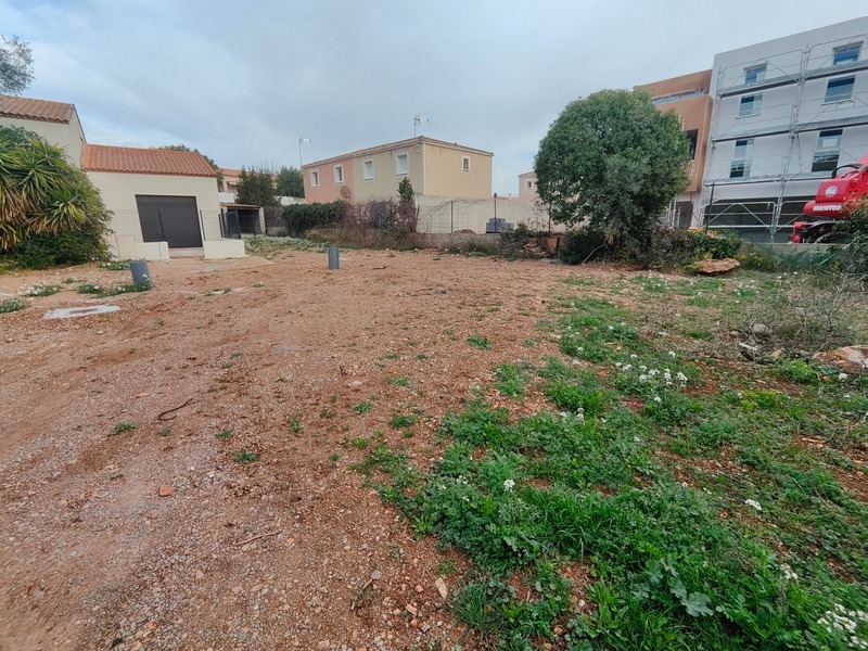 Dpt Hérault (34), à vendre FRONTIGNAN terrain 2