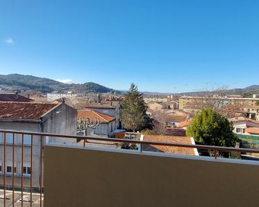 Appartement lumineux avec cave et garage dans un quartier agréable