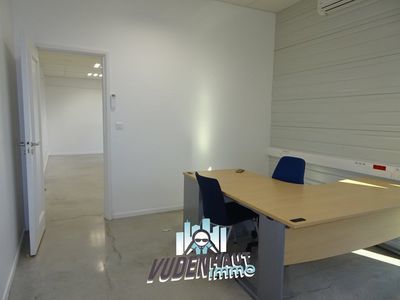 Bureaux Vide 105 m²