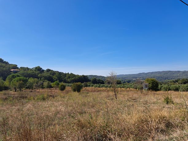 Terrain 330 m²