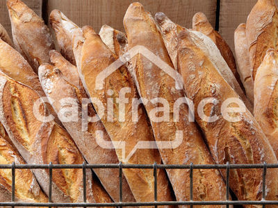 SAINT YVI (29) MURS LOGEMENT ET FONDS BOULANGERIE PATISSERIE 210 M2